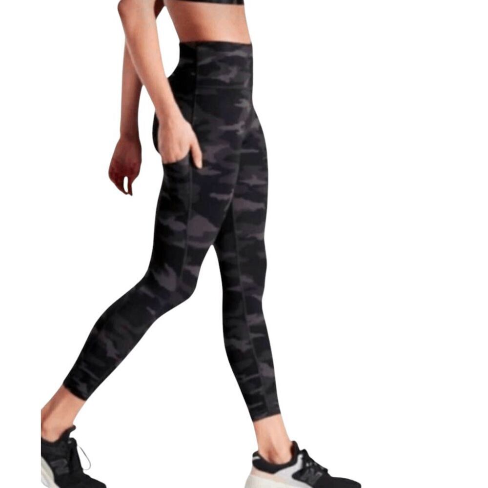 ATHLETA Ultimate Camo 7/8 Tight Size XS